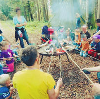Stockbrot am Feuer Sascha Grüßinger – Survival Schule Niedersachsen – © 2025