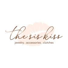 Megan & her sister had started The Sis Kiss where they sold jewelry, accessories & clutches. It was the side hustle the sisters loved that blossomed from their personal need for more dainty bangles to fit their petite wrists. Friends became fans, and then customers!