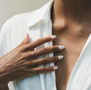 Tenoverten is a nail brand that is: Female-Owned, Non-toxic, 8-free , (8-free means: NO toluene, dibutyl phthalate (DBP), formaldehyde, formaldehyde resin, camphor, triphenyl phosphate (TPHP), ethyl tosylamide, and xylene), Cruelty-free. They have a collection of over 30 different long-lasting nail colors as well as different nail care products and tools that promote stronger and healthier nails.