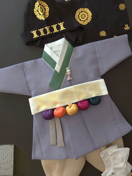Thumbnail: Dongdal  Hanbok