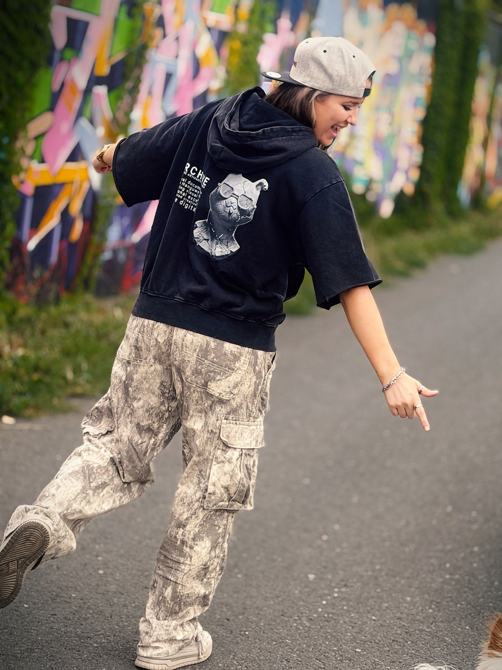 Miniaturbild: Kurzarm Hoodie schwarz „Archive"