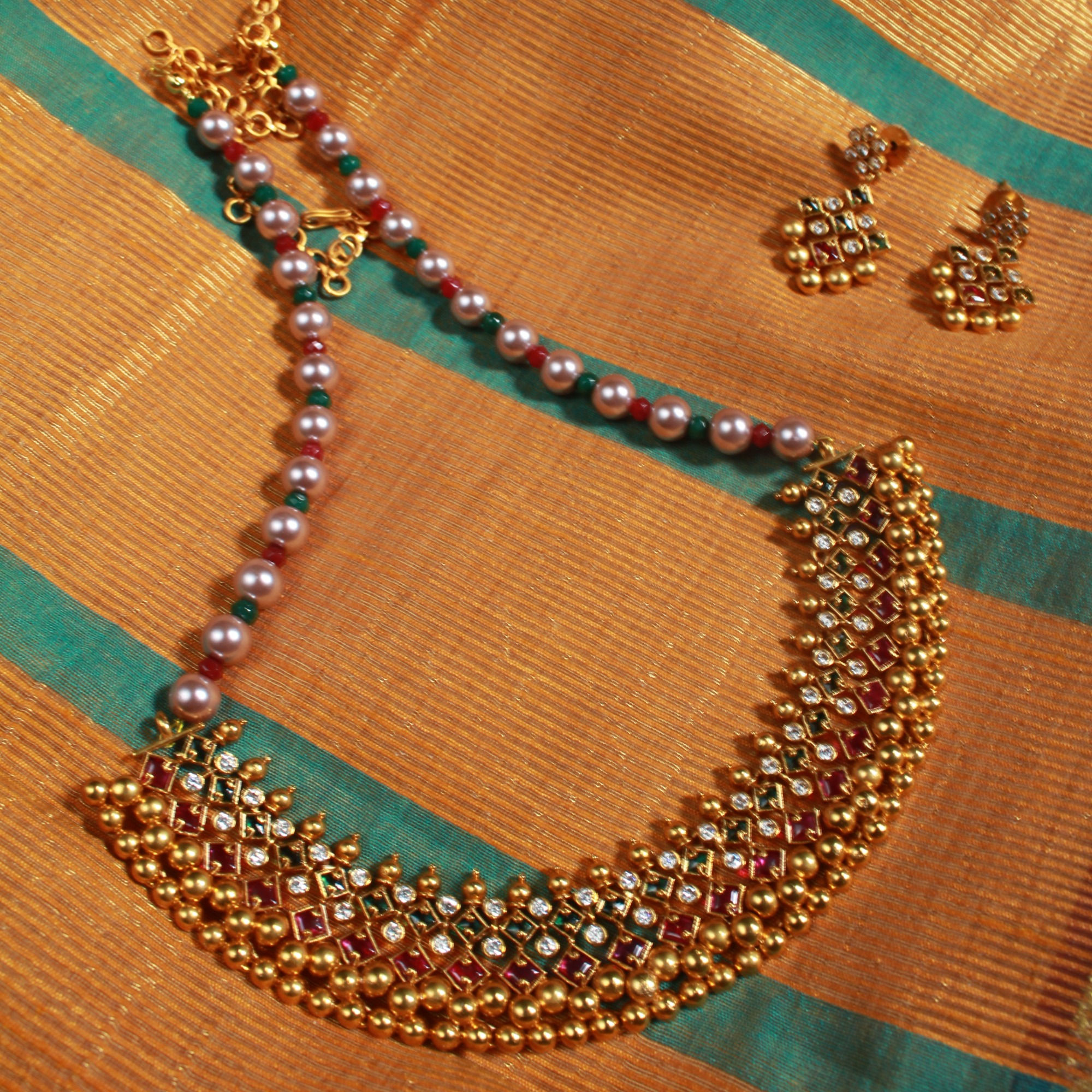 Poonguzhali Antique Pendant with Shell Pearls