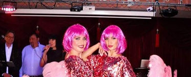 modern but roaring 20s fan dance burlesque