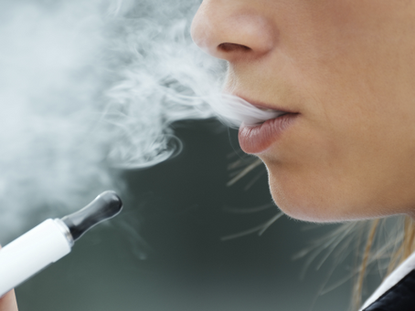 Implants dentaires et nicotine : est-ce compatible ?