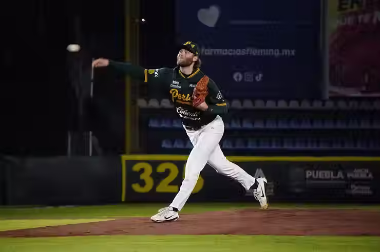 Bourassa debuta con autoridad y Pericos asegura la serie ante Saltillo