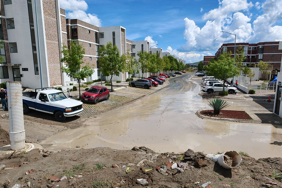 ¡Las lluvias cobran factura! Colapsa barda en fraccionamiento de San Ramón tras intensa tormenta