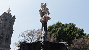 Vuelve a brillar la Fuente de San Miguel: recupera su agua cristalina tras labores de limpieza