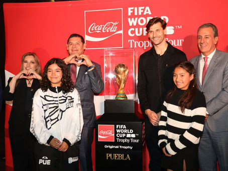 Puebla forma parte de la fiesta Mundialista, recibe trofeo internacional