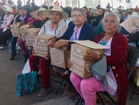 Gobierno de Pepe Chedraui entregó apoyos alimentarios a familias de Guadalupe Tecola