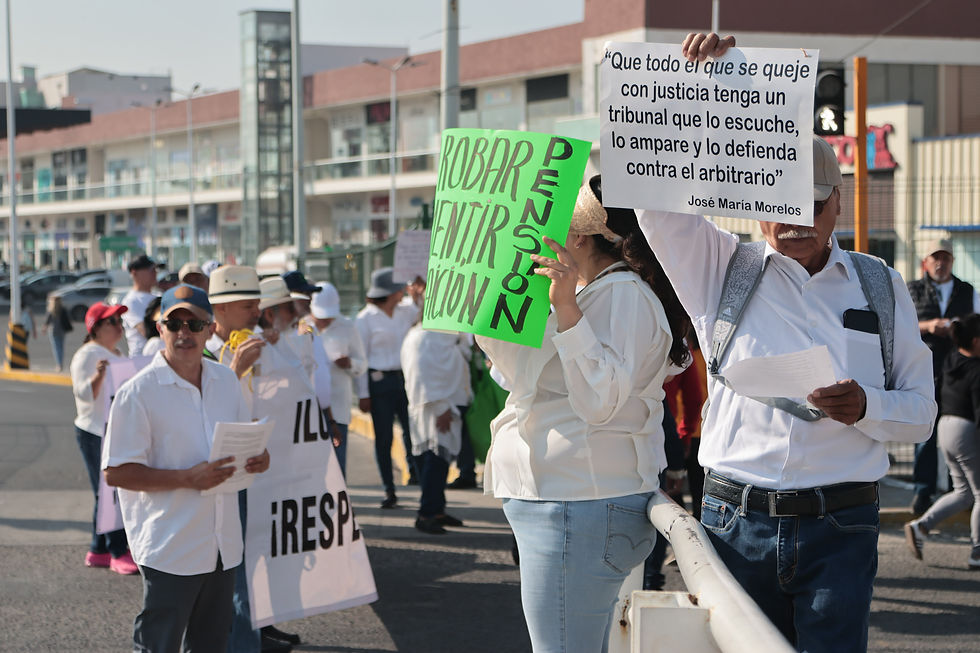 Jubilados de la CFE salen a las calles en Puebla para defender sus pensiones