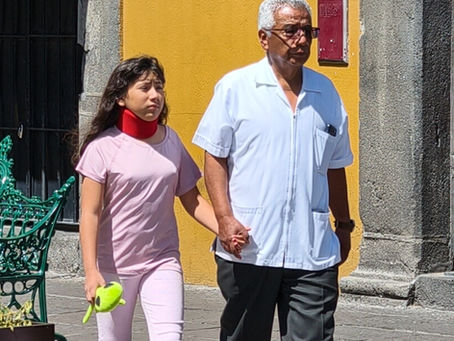 Abuelos celebran su día rodeados de cariño y tradición en el Centro Histórico de Puebla