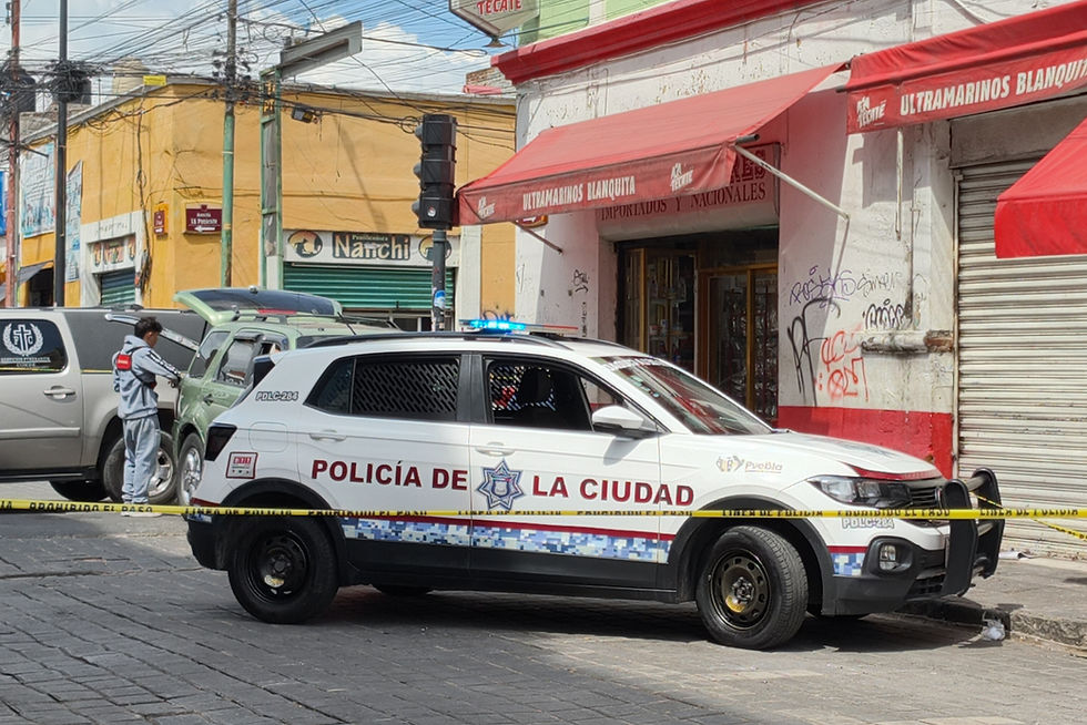 Hombre muere en plena vía pública en el Centro de Puebla