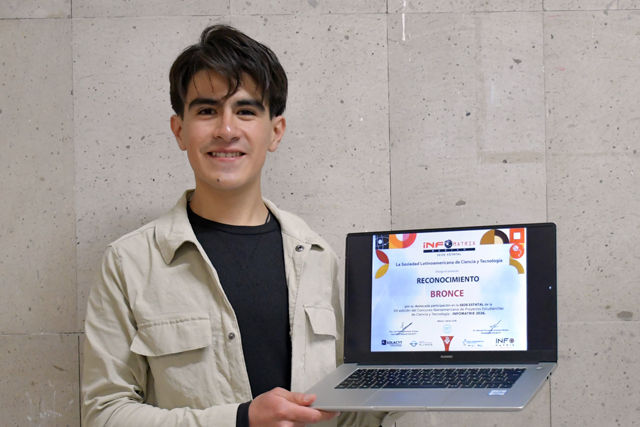 Estudiante gana medalla de bronce en Infomatrix Puebla 2026