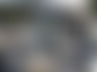 Tráiler impacta auto y deja poste colgando en la México-Puebla