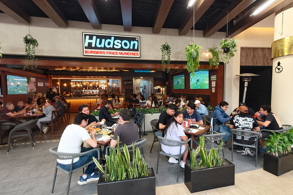 ¡Locura por hamburguesas de 50 centavos en Puebla! Cientos abarrotan Hudson Burgers en Solesta