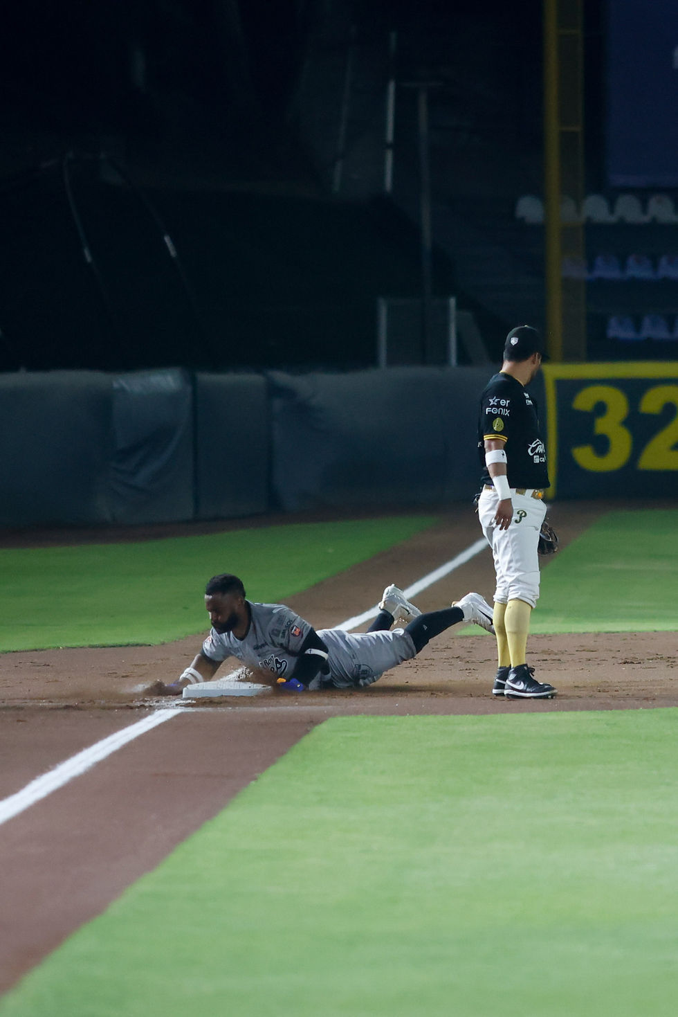 Tigres rugen en el Nido Verde y apagan a Pericos: la serie se empata en Puebla