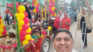 Miguel Cotzomi Solís fortalece y preserva las tradiciones de Cuautlancingo al participar en la procesión de San Juan Bautista