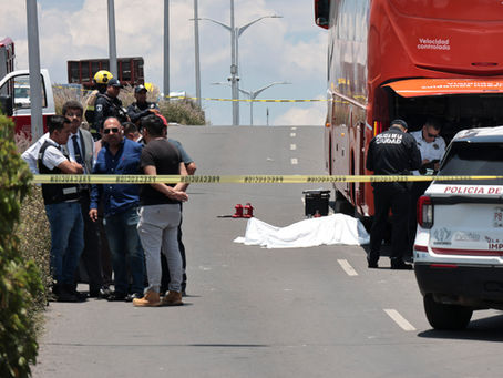 Hombre muere tras quedar atrapado bajo autobús en el Puente de San Felipe