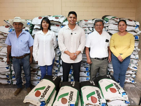 Entrega Omar Muñoz apoyos a agricultores de San Lorenzo Almecatla