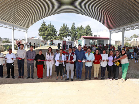 Entrega Omar Muñoz arco techo en el preescolar Aquiles Serdán
