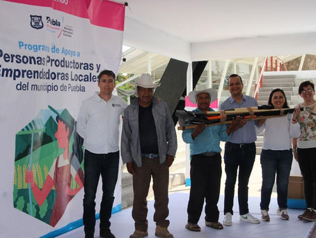 Ayuntamiento de Puebla entrega apoyo a emprendedores y productores del campo