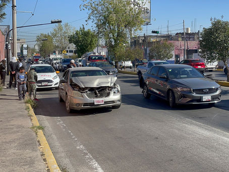 Choque paraliza el bulevar Esteban de Antuñano rumbo a Las Ánimas
