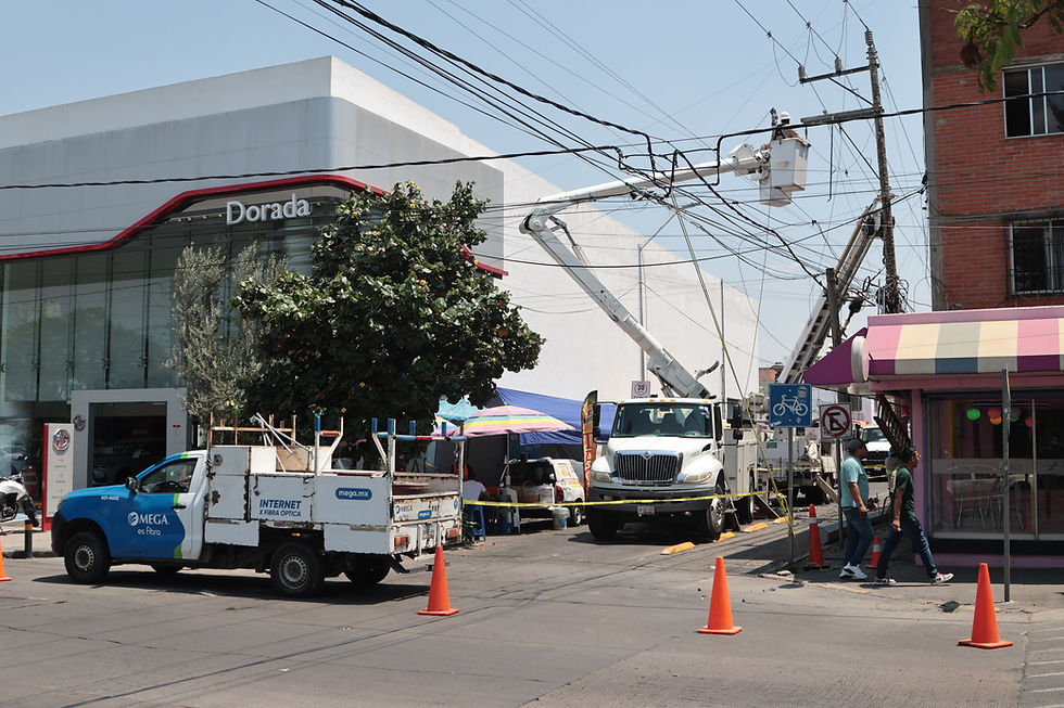 Sin luz… pero operando: Fiscalía de Puebla continúa servicio tras daños en postes de la CFE