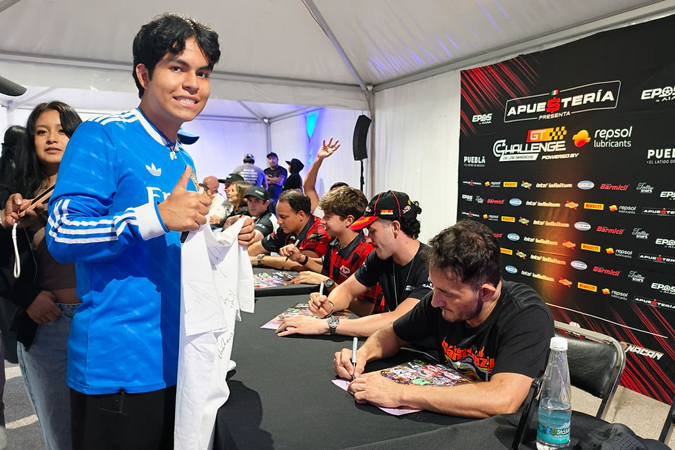 ¡Pilotos del GT Challenge conviven con fanáticos en Parque Sendela!