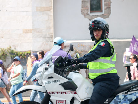 Tránsito acompaña marchas del 8M en Puebla para garantizar seguridad de manifestantes