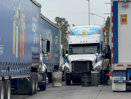 Tráiler es impactado por el tren en Camino a Manzanilla