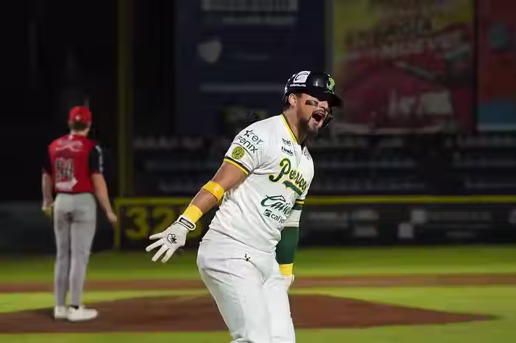 Leyva coloca al frente de los pericos