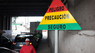 Instalan nuevos semáforos pluviales en acceso a FINSA para alertar sobre inundaciones