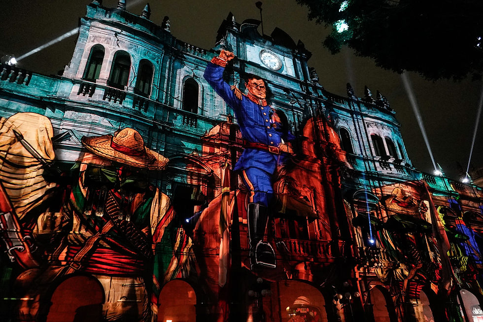 Poblanos se reúnen de noche por este espectáculo en el Zócalo… y vale totalmente la pena