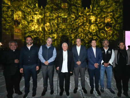 Inauguran Pepe Chedraui y Arquidiócesis de Puebla nueva iluminación de la Catedral