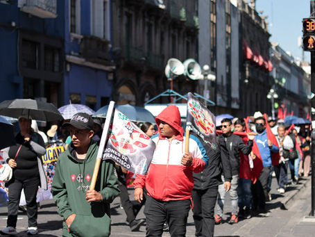 La 28 de Octubre vuelve a marchar: avanzan por Avenida Juárez rumbo al Zócalo