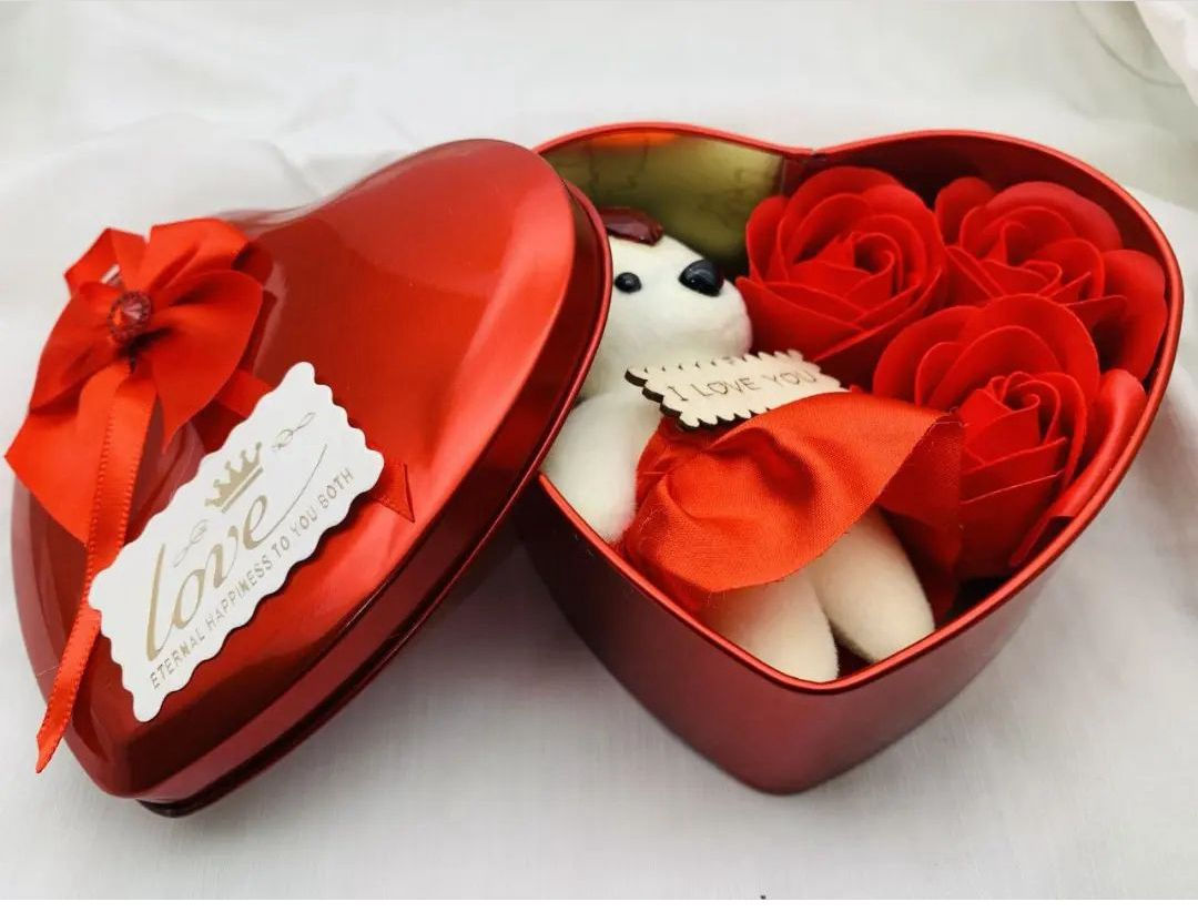 Heart tin box with Rises & Teddy bear