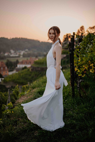 Eine Braut im Abendlicht