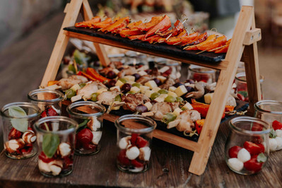 rustikales Buffet mit liebevollen Details