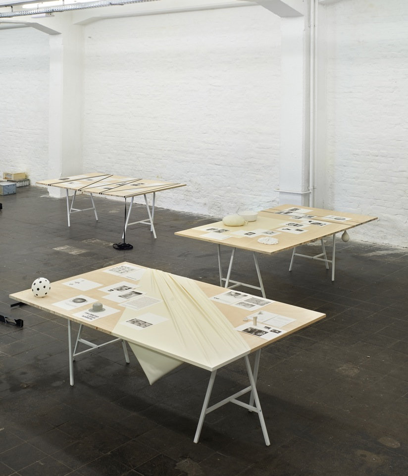 Field of Codes, Publication, Buch, Markus Saile,Marcel Hiller, Julian Irlinger, Sven Johne, Hiwa K, Katrin Mayer, Max Schaffer Ilka Becker, Hans-Christian Dany, Fiona McGovern, Sarah Kolb, Kerstin Stakemeier, Marcus Steinweg