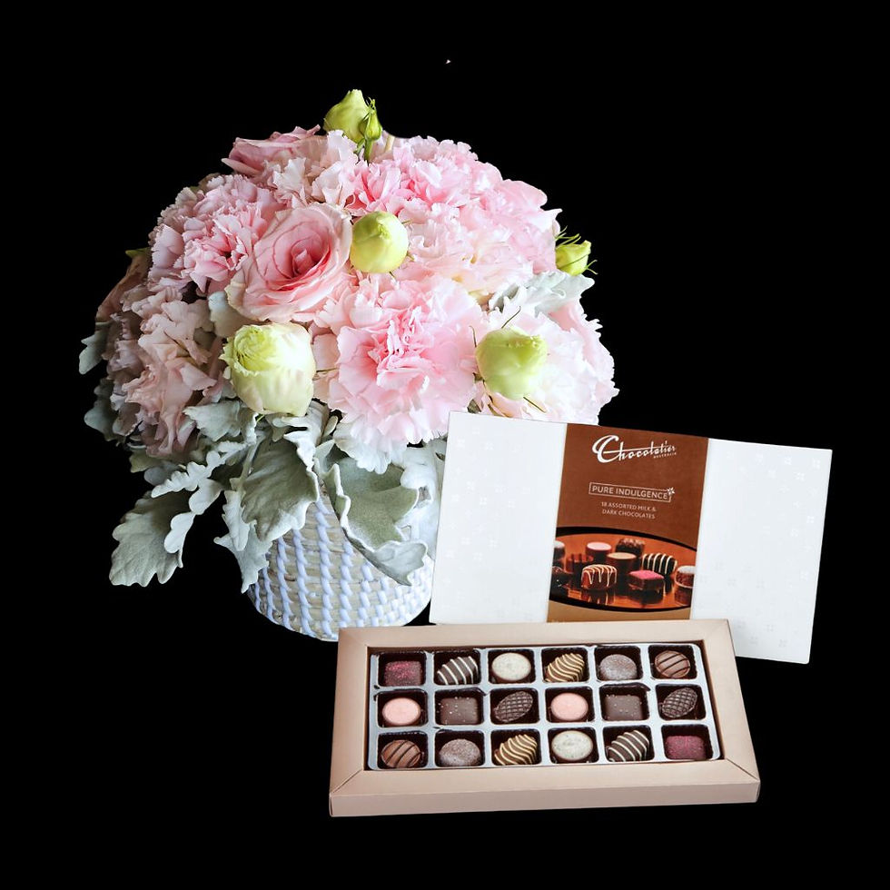 Thumbnail: Small flower posy pink with chocolates