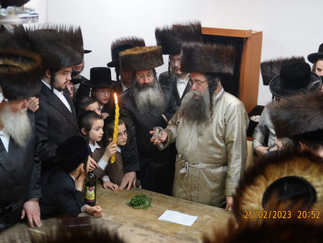 האד' מלעלוב ביי הבדלה מוצאי שבת בבית מדרשו החדש אין לאנדאן
