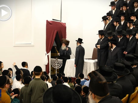 ווידיאו • האד' מתולדות צבי ספינקא ביי הדלקת נרות חנוכה בבית מדרשו אין קרית יואל