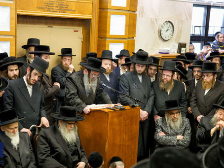 הונדערטער אידן באגלייט למנוחות כ"ק הגה"צ גאב"ד סיגעיט זצ"ל ביי מסע הלוי' אין ביהמ"ד דקהל עדת יראים סיגעיט
