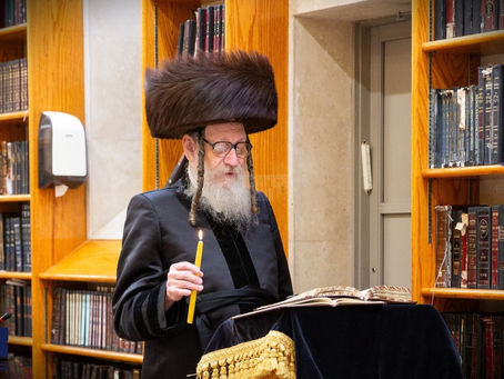 גאלעריע | הדלקת נר ראשון דחנוכה בחצר הקודש בורשטין