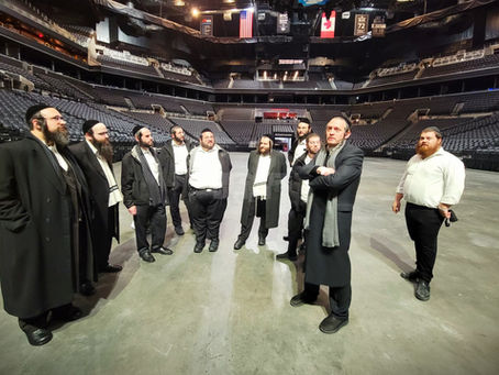 אודך בקהל רב: געציילטע טעג צום היסטארישן "כינוס חסידי סאטמאר" כ"א כסליו אין "בארקלעיס" סטאדיום