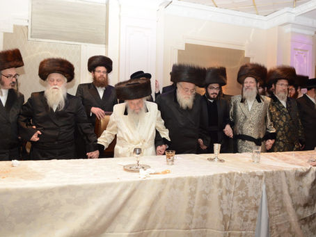 וחסידים ברינה יגילו • שמחת החתונה בבית ספינקא – בורשטין  | גאלעריע