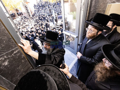 גייסטרייכע מעמדי קודש לרגל חנוכת הבית וקביעת מזוזה פאר נייעם בנין הת"ת באבוב 45 אין בארא פארק