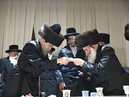 שמחת אין באיאנער הויף לרגל שידוך שליסן פון אייניקל ביים רבי'ן מיט הכלה אייניקל פון ראש ישיבת וויזניץ