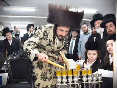 יו"ט חנוכה בחצר הקודש מבקשי השם