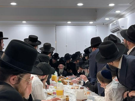 האד' מלויצק פראוועט סעודת ראש חודש אין בארא פארק
